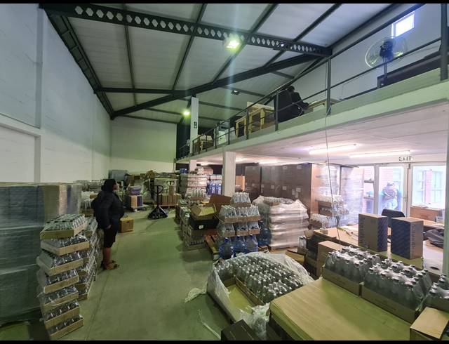 270.80M² WAREHOUSE TO LET IN MARCONI BEAM INDUSTRIA